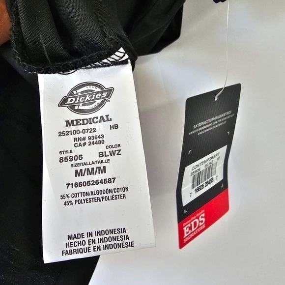 Dickies, Women’s Eds Signature V-Neck Top with Multiple Patch Pockets. Size: M - Picture 7 of 12